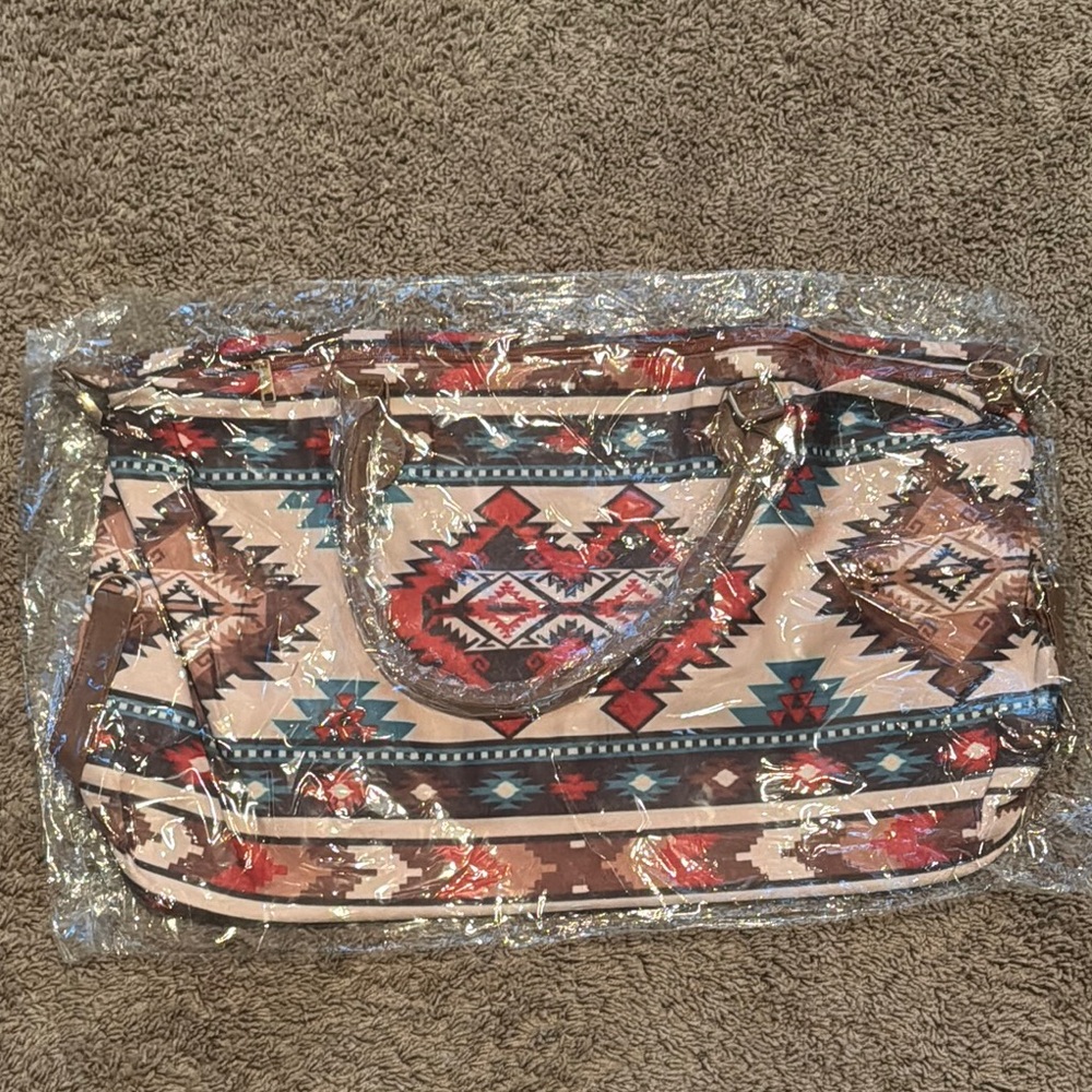 Aztec Patterned Weekender Bag - Picture 2 of 13